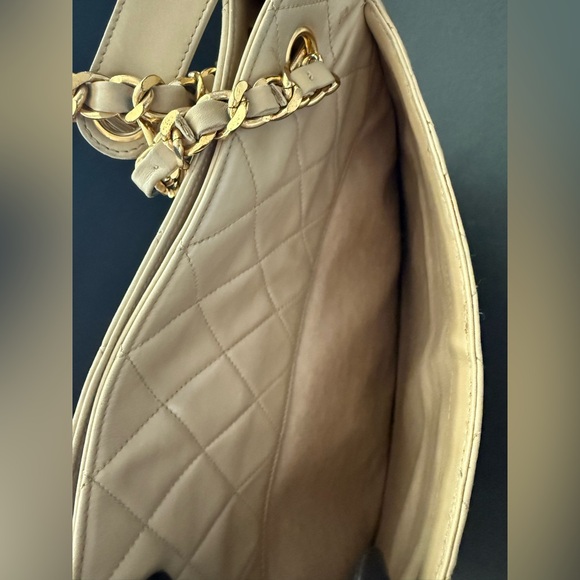 Chanel Metellase Chain Shoulder Bag - Picture 9 of 16